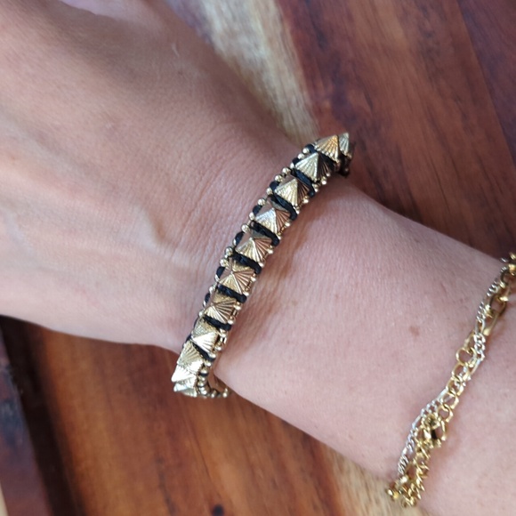 🖤 Black and Gold-tone Spike Bracelet - Picture 5 of 5
